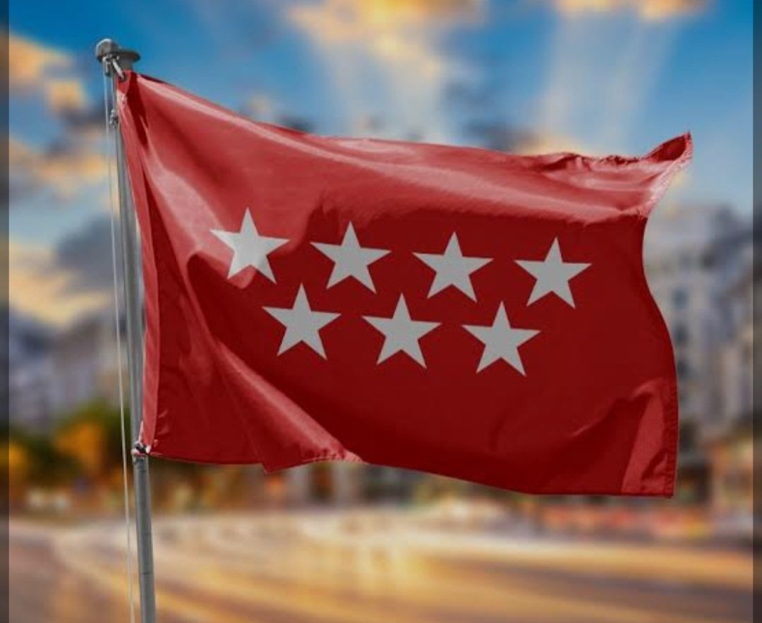 Ser madrileño es todo y nada. Que te guste todo y todos. Que aceptes todas las respuestas y no hagas demasiadas preguntas. Que no te sobre nadie pero nadie vaya sobrado. Y dejarte adoptar por todo el mundo si todo el mundo cumple su parte.

(Y echamos a los franceses 😎)

#2mayo