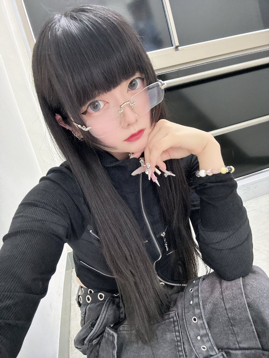 りさ tweet media