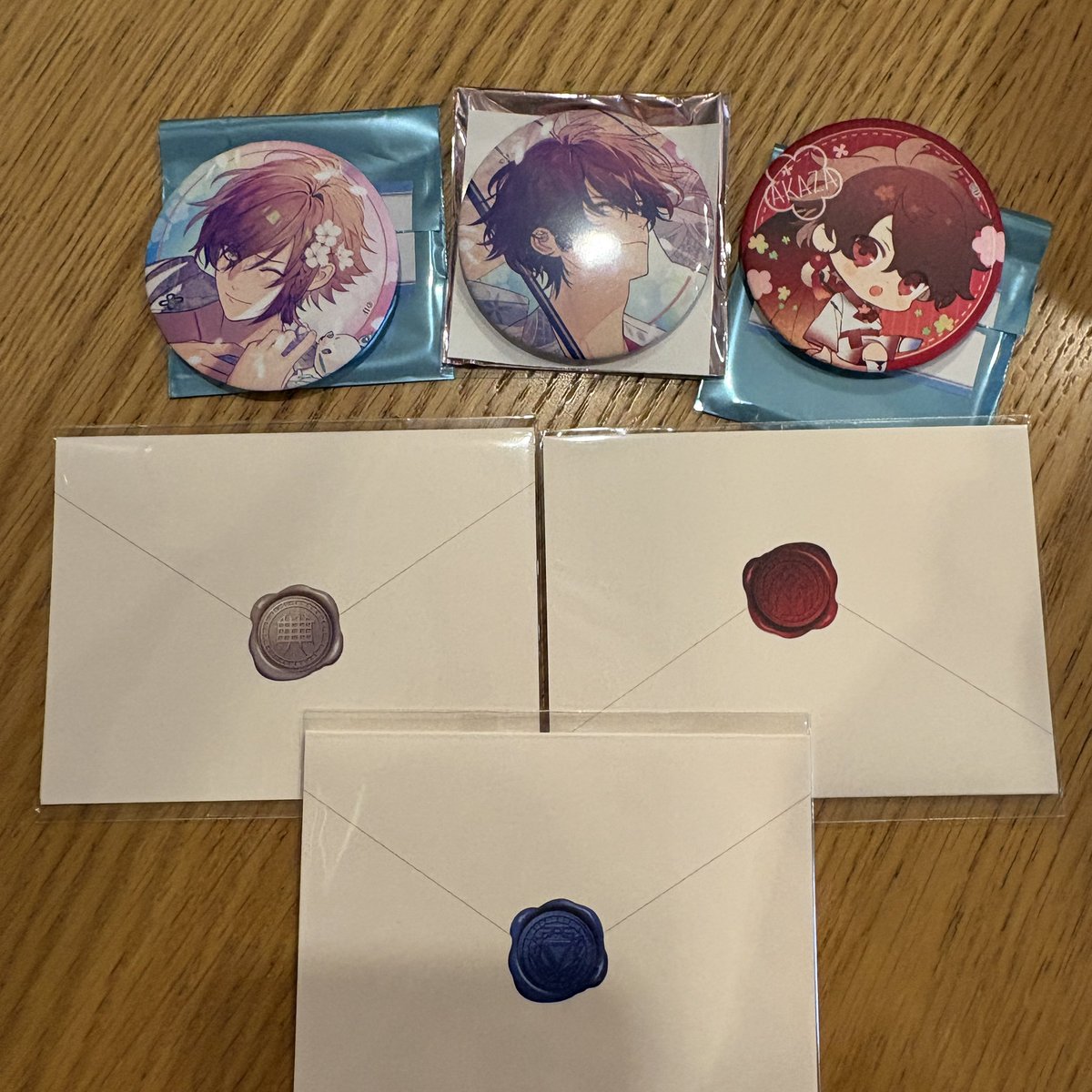 nya_0307's tweet photo. 【 交換 】 オランピアソワレ オラソワ オラソワ展 展示会 入場特典 彼からのお手紙 メセカ 缶バッジ

譲： 時貞 朱砂
求： 縁(2週目)

本日有楽町お手渡し、別日のお手渡し可能です。検索からでもお気軽にお声掛けください。 https://t.co/c9Wq7fPjxg