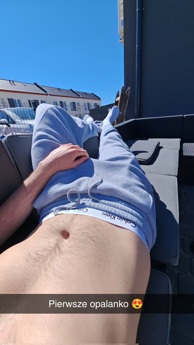 SneakTrucker's tweet image. Weekend, sun is shining. For me, it's a time of rest, and for you? Exactly, let me know what you should be doing during this time, worm 😈😼

#socks #feets