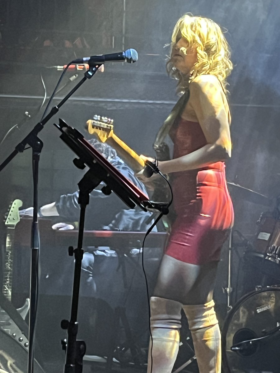 WRINKLYCLUB's tweet photo. https://t.co/I08pgnJpWY @TheHeatIncNoise @onionrick @Theblack_heart #REVIEW @ashofficial @Soulweaverband #ErinnAlissa @LeightonPlace #Bödel @cramada_se #THEBLINDDOGMAYERGROUP @bluenoterecords @cloverhill_rock #WhatDoesntKillYou #TRACKSTHEDAY @BluesClubPod @anapopovic #PODOFTHEDAY https://t.co/GXWIgCEo2A