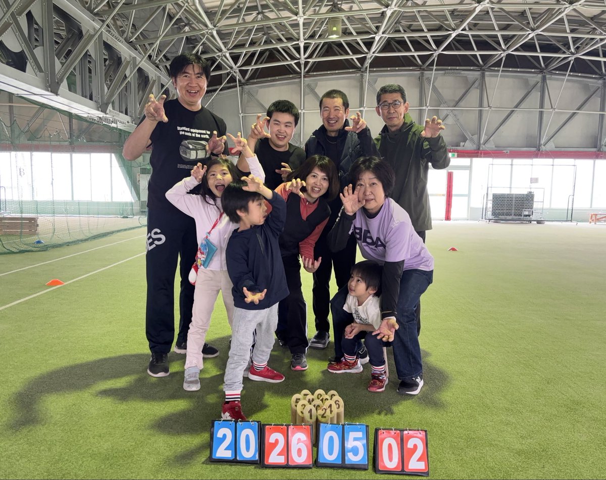dabi_suke_zoo's tweet image. 【網走モルック合宿初日🥖】
ひつじがかりさんに屋内コートを予約していただき6時間練習会🎵こんなに棒投げたのいつ以来だろう？幸せな時間でした😃
　　1位タイ🥇ダビスケ　9勝
　　1位タイ🥇もと　　　9勝
　　3位🥉　　みや　　　8勝
山Pさんもちょろっと顔出してくれました^_^
#モルック 
#合宿