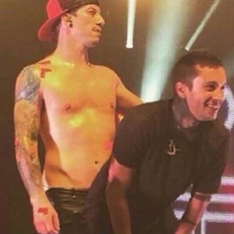lucy |-/ tweet media