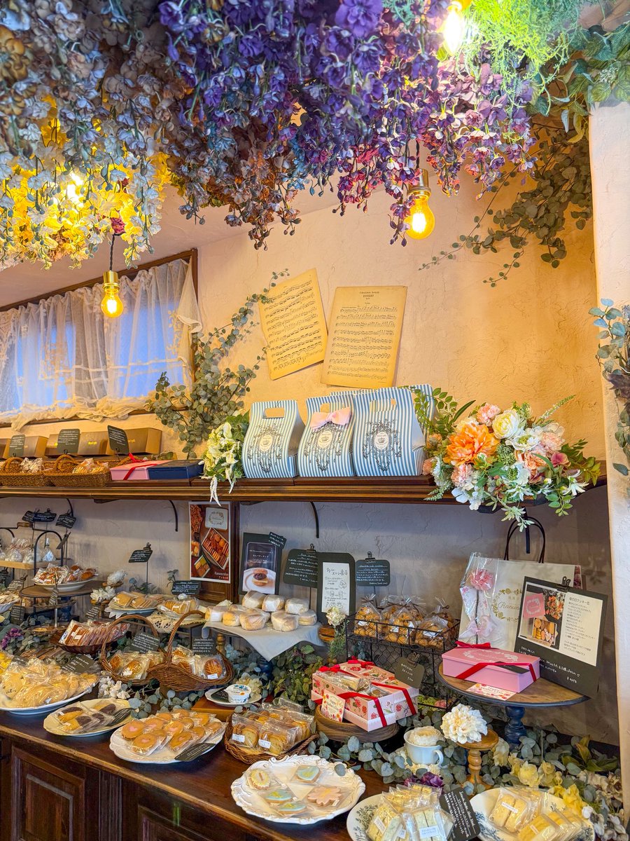 Danburite10's tweet photo. 夢のように素敵なお菓子屋さんに行ってきました。急なお誘いなのにありがとうございました。
@316mmkr https://t.co/uWfwlFlh5h