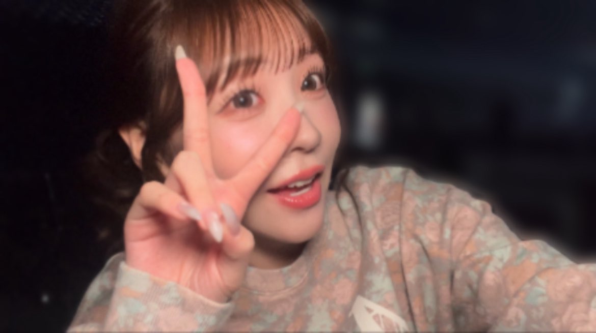 FRUITS_ZIPPER's tweet photo. ☁️ ┈ ┈ ┈ ┈ ┈ ┈ ┈  ┈ ┈  ┈ ┈  ┈ ┈ ☁️
　 FRUITS ZIPPER OFFICIAL FANCLUB
　　『 #ゆるっとふるっぱー』更新🎀
☁️ ┈ ┈ ┈ ┈ ┈ ┈ ┈  ┈ ┈  ┈ ┈  ┈ ┈ ☁️

FRUITS ZIPPERが日常をゆるっとお届けするFC限定コンテンツ🤳🏻💫

今回は #櫻井優衣 がゆるっとお届けします💭
💚櫻井優衣 @yui_fz0221

先ほど撮影したばかりのゆいちゃんが見れますよ👀♡

🔽詳細はこちら
https://t.co/JFCe1UvxQv

#ゆるふる 
#FRUITSZIPPER 
#ふるっぱー #フルーツジッパー