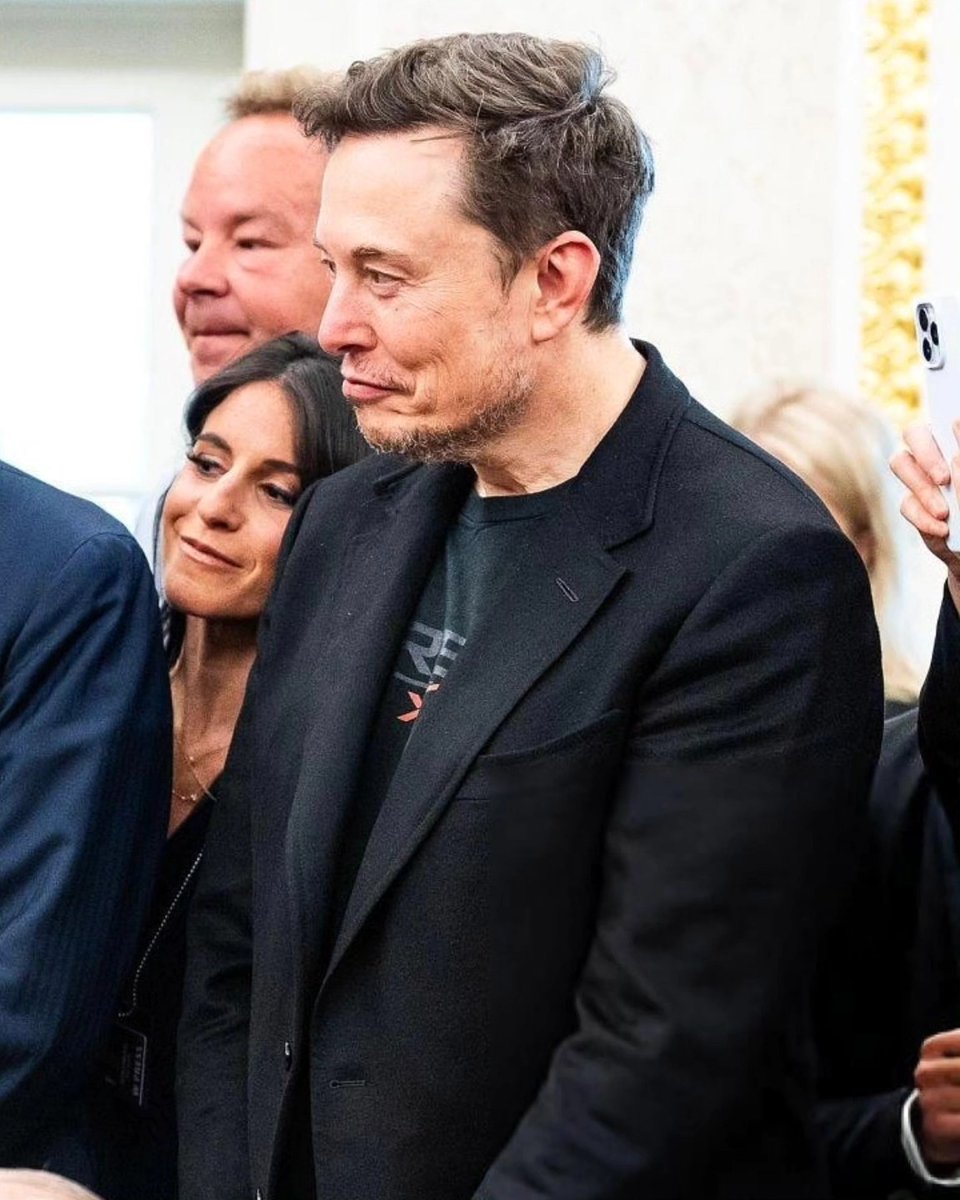 ElonScenario✨ tweet media