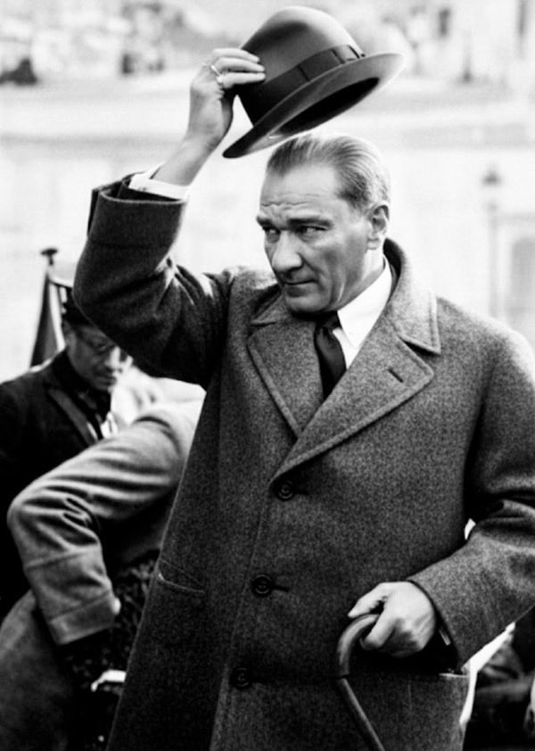 BelkisIzgin's tweet image. #Atatürk Diyorki

"Çalışmadan, yorulmadan ve üretmeden, 
rahat yaşamak isteyen milletler, 
önce haysiyetlerini, sonra hürriyetlerini ve daha sonra da istikballerini kaybederler.".

Paşam olmayanlar için değişen bi şey olur mu?

#2Mayıs2026
#Cumartesi
#HaftaSonu