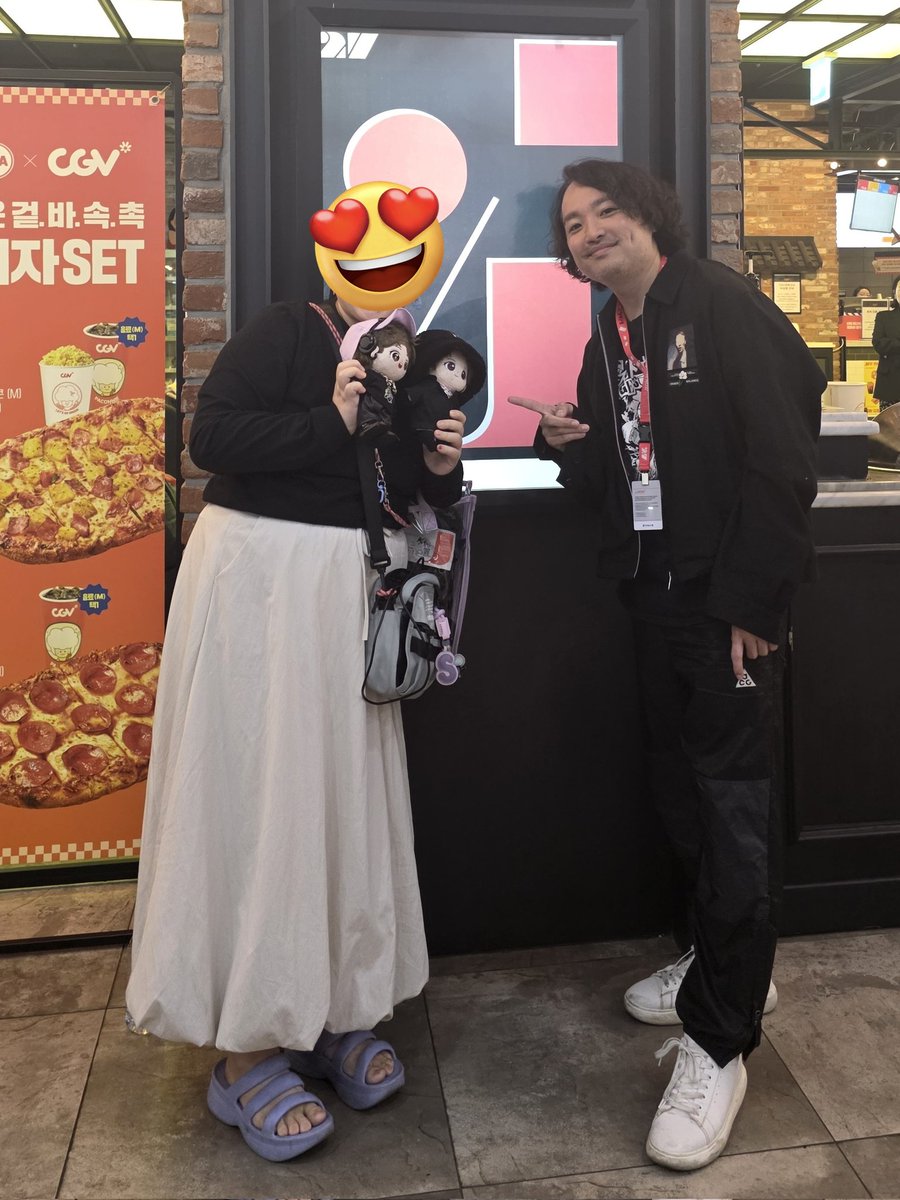 yayaswim's tweet image. #ザ・カース
監督 #宇賀那健一
第一次来韩国，必须来支持！
映后问答有点剧透我就不po了
但下楼合影忍不住再问了一个问题。
新宿时就导演一人没有丢掉“红包”，拍摄以诅咒贯穿全程的导演会不会怕，有没有出事？
导演：大丈夫です🤣
ps：还有指着uni的"YU君"😆
#THECURSE
#楊宇騰yu
#YU
#杨宇腾
#咒死你