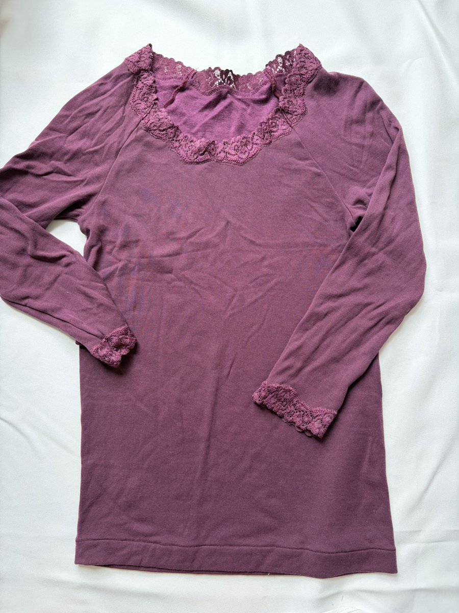 mmuu2mi's tweet photo. อก 26-30 ยาว 20.5
ราคา 39 บาท *สีจริงออกม่วงเข้มนะคะ
#ส่งต่อเสื้อผ้า #ส่งต่อเสื้อผ้ามือสอง #โล๊ะตู้ #ส่งต่อ #โล๊ะตู้เสื้อผ้า #เสื้อมือสองสภาพดี https://t.co/4qWsFUB7Wa