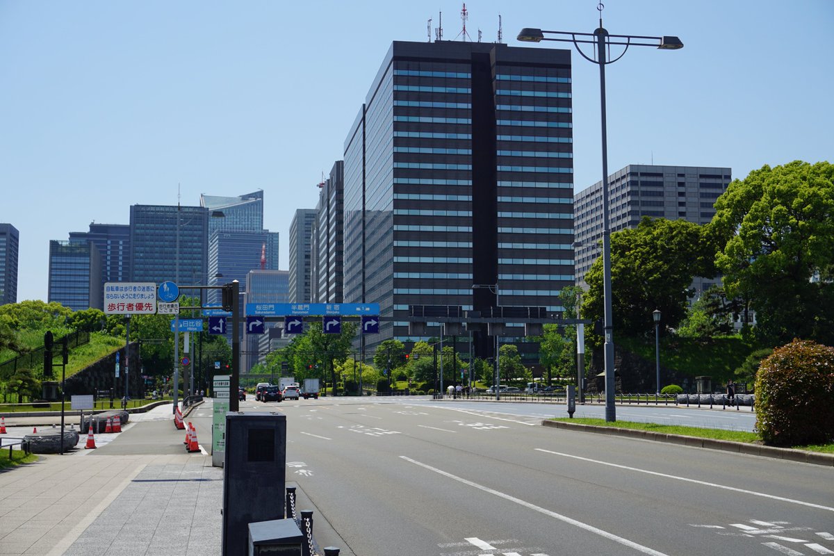 ガラガラの霞が関官庁街を堪能し、皇居周辺までやってきた。歩いている人の半分が外国人。 輪行で帰る予定だったが、あまりにも物足りない。そのまま ...