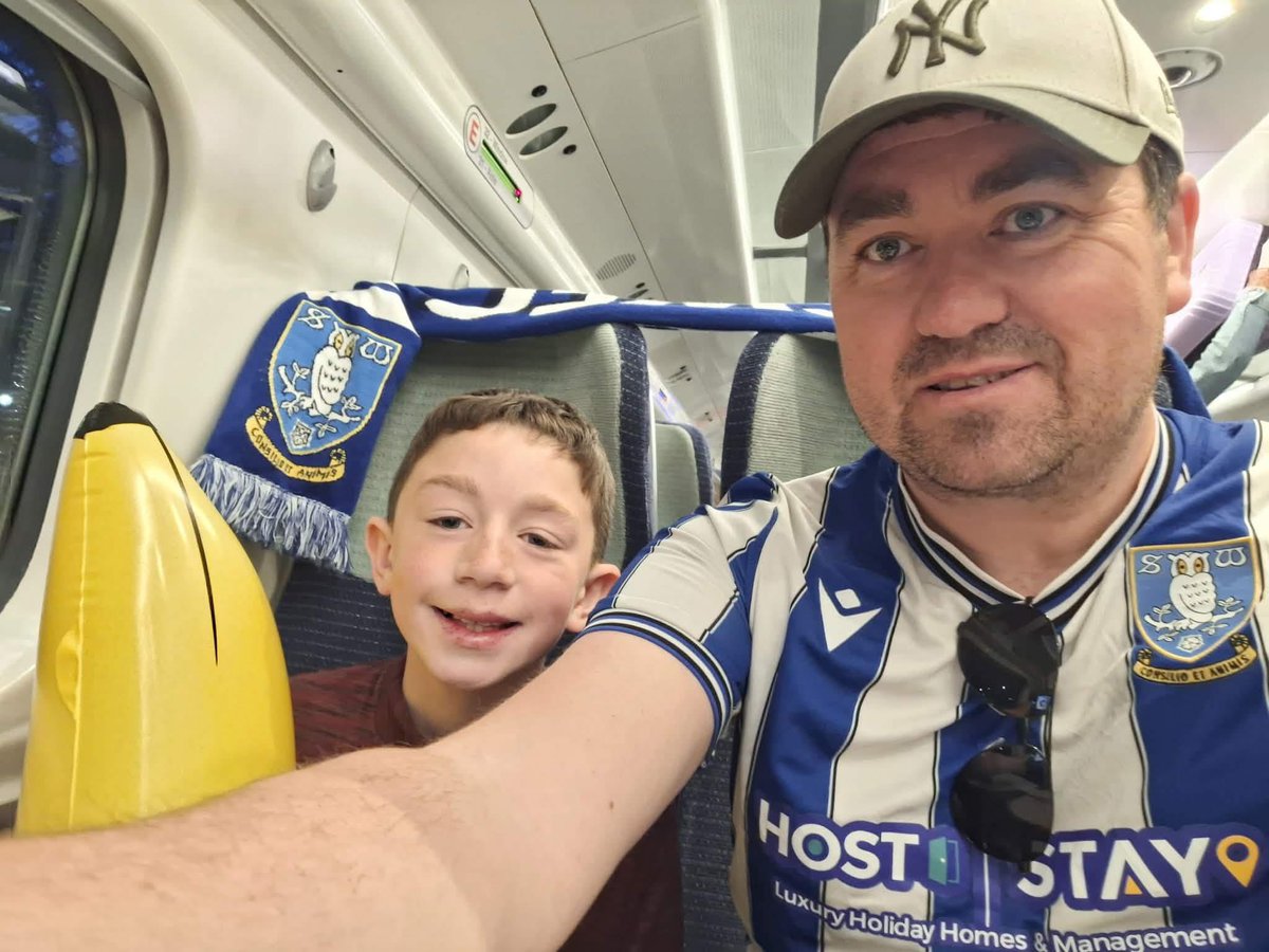footyawayday's tweet photo. Sheffield Wednesday fans from Glasgow on their way to the final league game of the season 🍌⚽️ #swfc https://t.co/iDLbGzk0zt