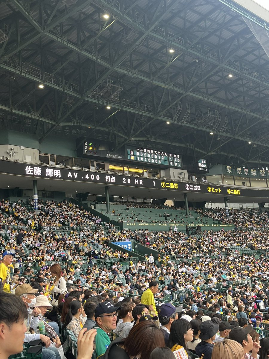 st_masashi's tweet photo. 佐藤輝明（神）

4割の写真撮ってたら
三冠王ひた走る特大の第8号ホームラン打ってくれたw

あと2年はタイガースで活躍してから
大リーグ行ってください🥺

ホームラン1 二塁打2で4安打

打点は27

OPSどーなった？！ https://t.co/7D1jCqih6U