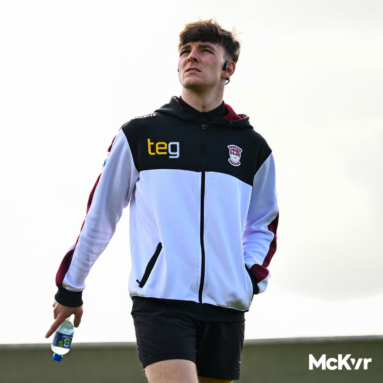 McKvr_Sports's tweet image. Ready for Battle.
Best of luck to Westmeath in tomorrows Leinster semi-final vs Kildare🔥

Shop Now at ow.ly/EMQy50YMqI0
📸 Ben McShane - Sportsfile

#McKvr #OwnEveryBattle #Teamwear #WestmeathGAA