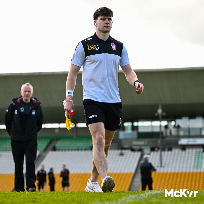 McKvr_Sports's tweet image. Ready for Battle.
Best of luck to Westmeath in tomorrows Leinster semi-final vs Kildare🔥

Shop Now at ow.ly/EMQy50YMqI0
📸 Ben McShane - Sportsfile

#McKvr #OwnEveryBattle #Teamwear #WestmeathGAA