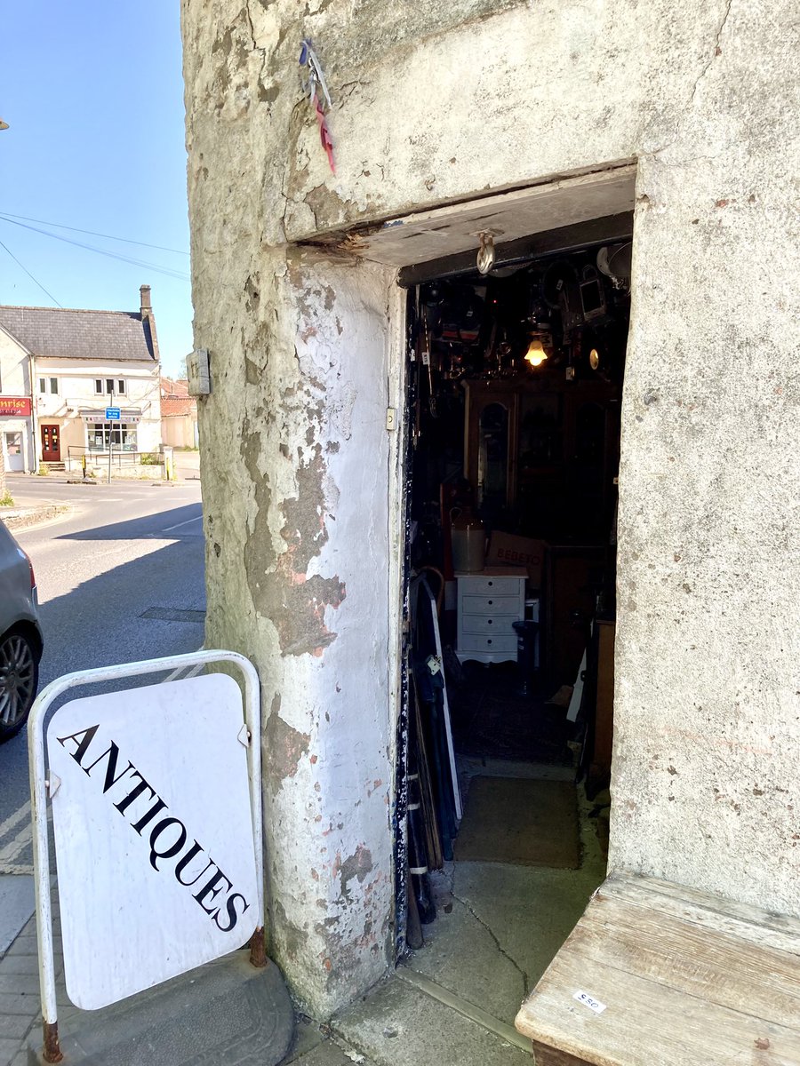 Nathan_Hartley_'s tweet photo. Great to meet Shaun at Dustland Fairytale Antiques this week ๐ฐ๏ธ
A great local business in Midsomer Norton selling collectorsโ antiques and vintage items.
Well worth a visit if you get the chance! ๐
#MidsomerNorton #SupportTheHighStreet #Independents #ShopLocal https://t.co/45QjSu61ap