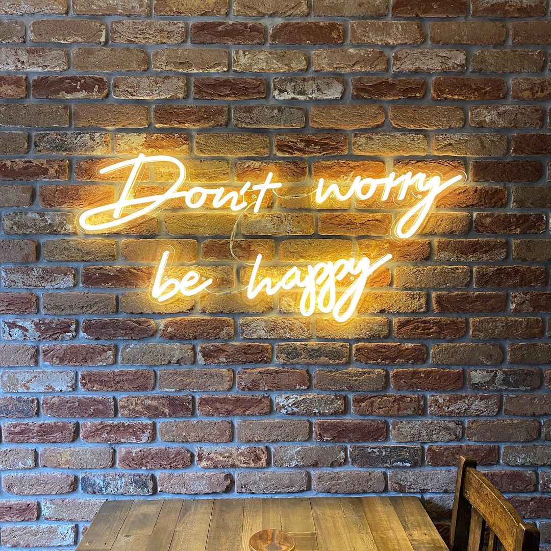 brickslipsuk's tweet image. As @housetohome_at_no6 says, dont worry, be happy!
#renovation #renovationproject #kitchendesign #kitcheninspo #brickslips #neonlight #houserenovation #housetohome #firsttimebuyers #interiordesign #bagandbones