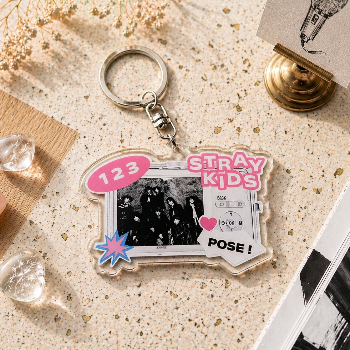 achanachh's tweet photo. 123 Pose! Stray Kids Acrilic Keychain by @nonam.eartwork (on ig)
💵 : @ Rp.20.000
Dp : @ Rp12.000
Available : all member
Bahan : akrilik (6 x 4.2 cm), gantungan ring putar
Link pre-order : https://t.co/rDrakp6FJI
#keychain #keychaincustom https://t.co/oK9WBLwH6i