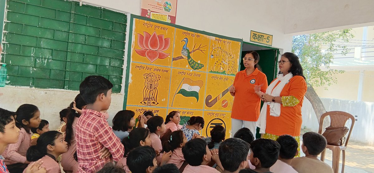 SamarpanCare's tweet photo. गंदगी से बीमारी, सफाई से जिंदगी
आज समरफर वेलफेयर ट्रस्ट द्वारा बच्चों को स्वच्छता और हाइजीन के प्रति जागरूक किया गयासाथ ही शिक्षा सामग्री, सेनिटाइज़र और साबुन वितरित किए गए।
 छोटा कदम, बड़ा बदलाव
 #HygieneAwareness #NGOWork #CleanIndia #healthAwareness #SwachhBharat https://t.co/JGv6dbkEyK