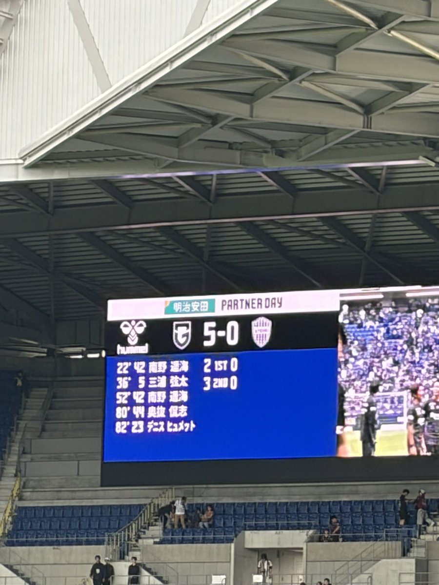 こに tweet media