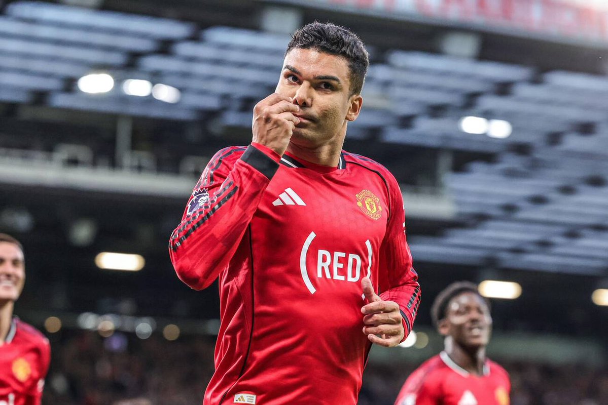 mufcMPB's tweet image. 🚨 OFFICIAL:

Casemiro is Manchester United’s Player of the Month for April! #MUFC 🇧🇷❤️