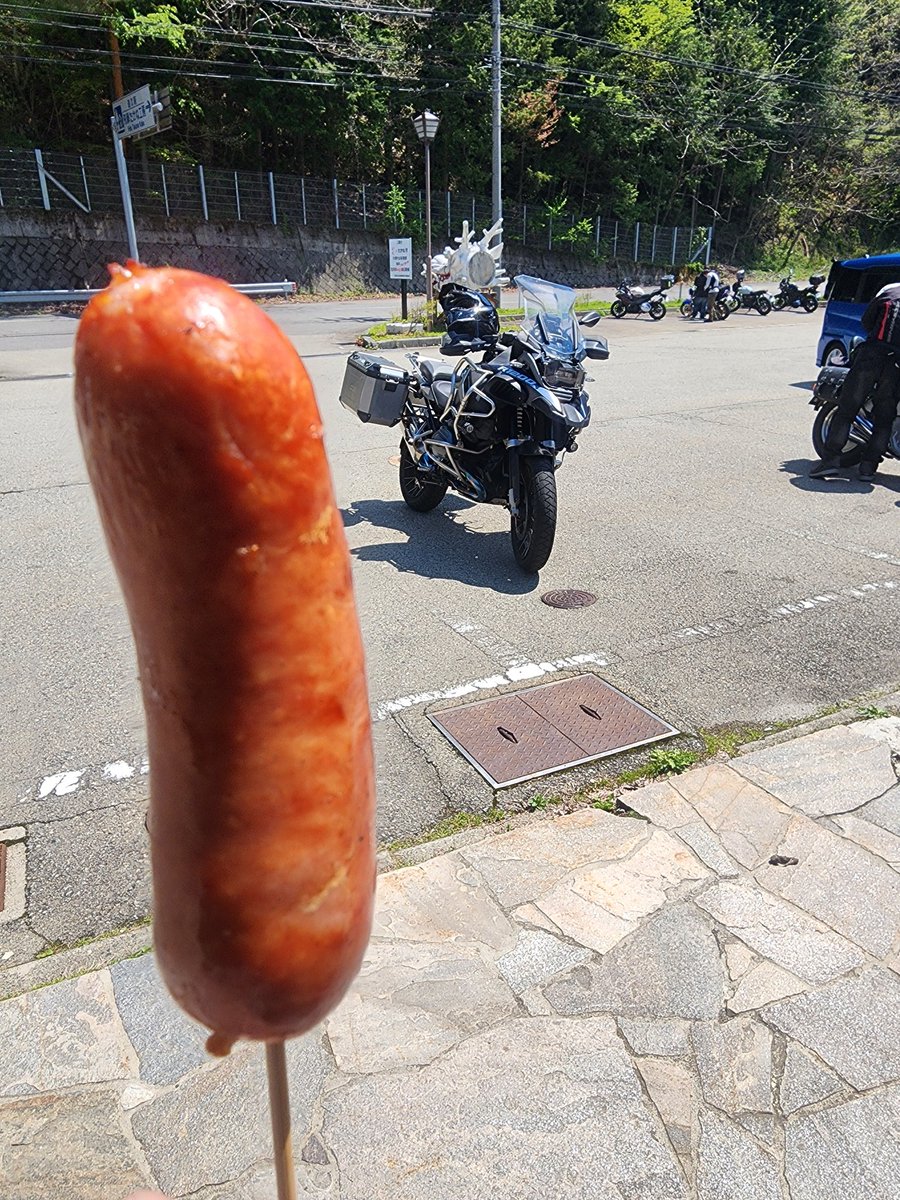 TTakisita's tweet photo. 今日は連休中の中でやっと晴天だったので御岳山をぐるっと回ってきました😊
桜も散り際だったけど見れたし楽しい1日でした👍 https://t.co/ytAaKvZBJ2