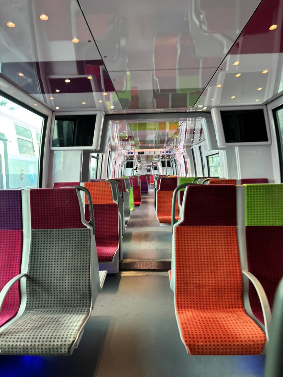 ligne 8 love account tweet media