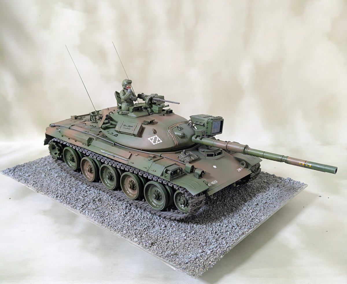 QzjtcXuzAU78311's tweet image. 74式（戦国自衛隊風」
出来ました_(._.)_
カッコイイ…
＃プラモデルライフ
＃74式