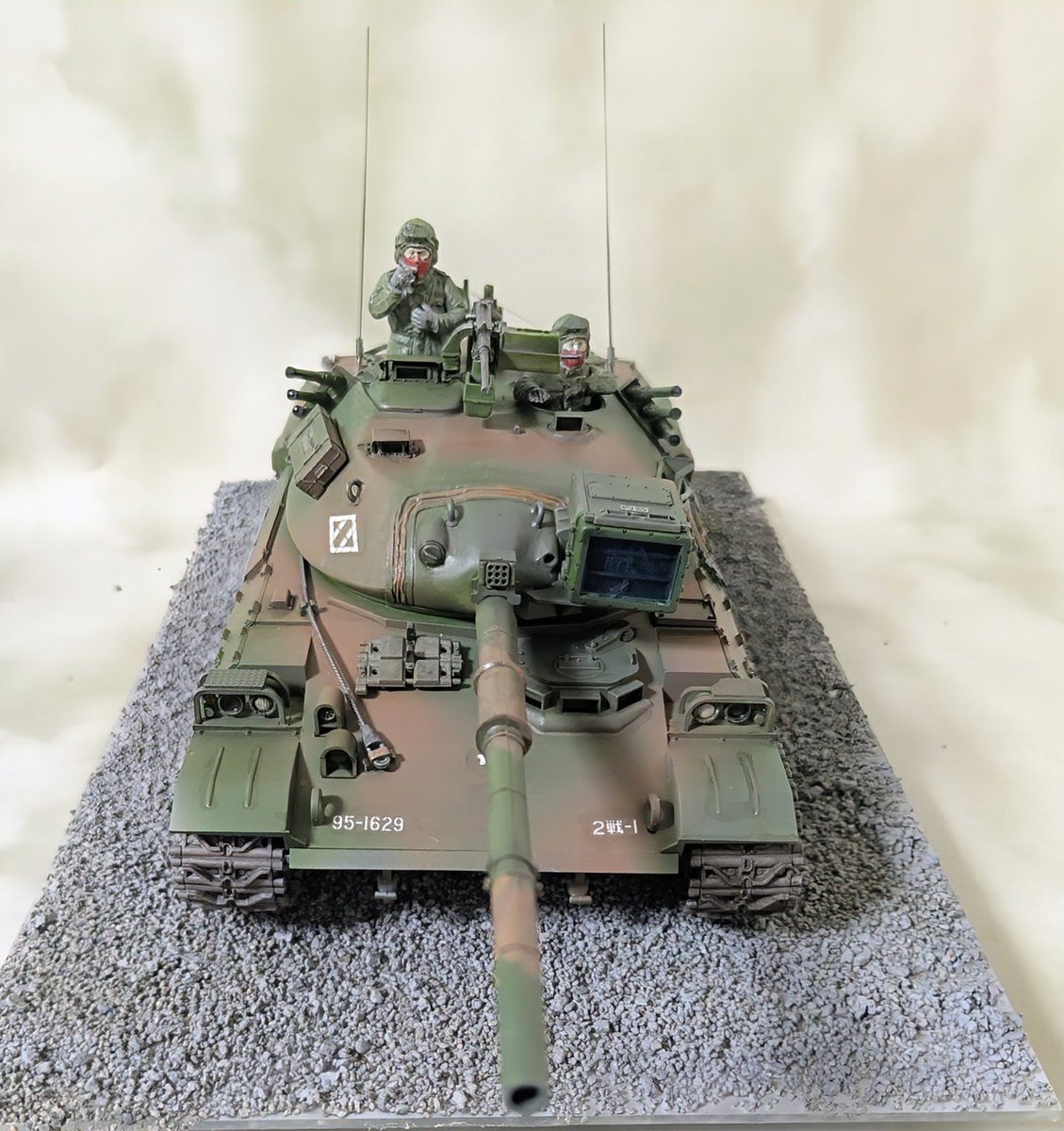 QzjtcXuzAU78311's tweet image. 74式（戦国自衛隊風」
出来ました_(._.)_
カッコイイ…
＃プラモデルライフ
＃74式