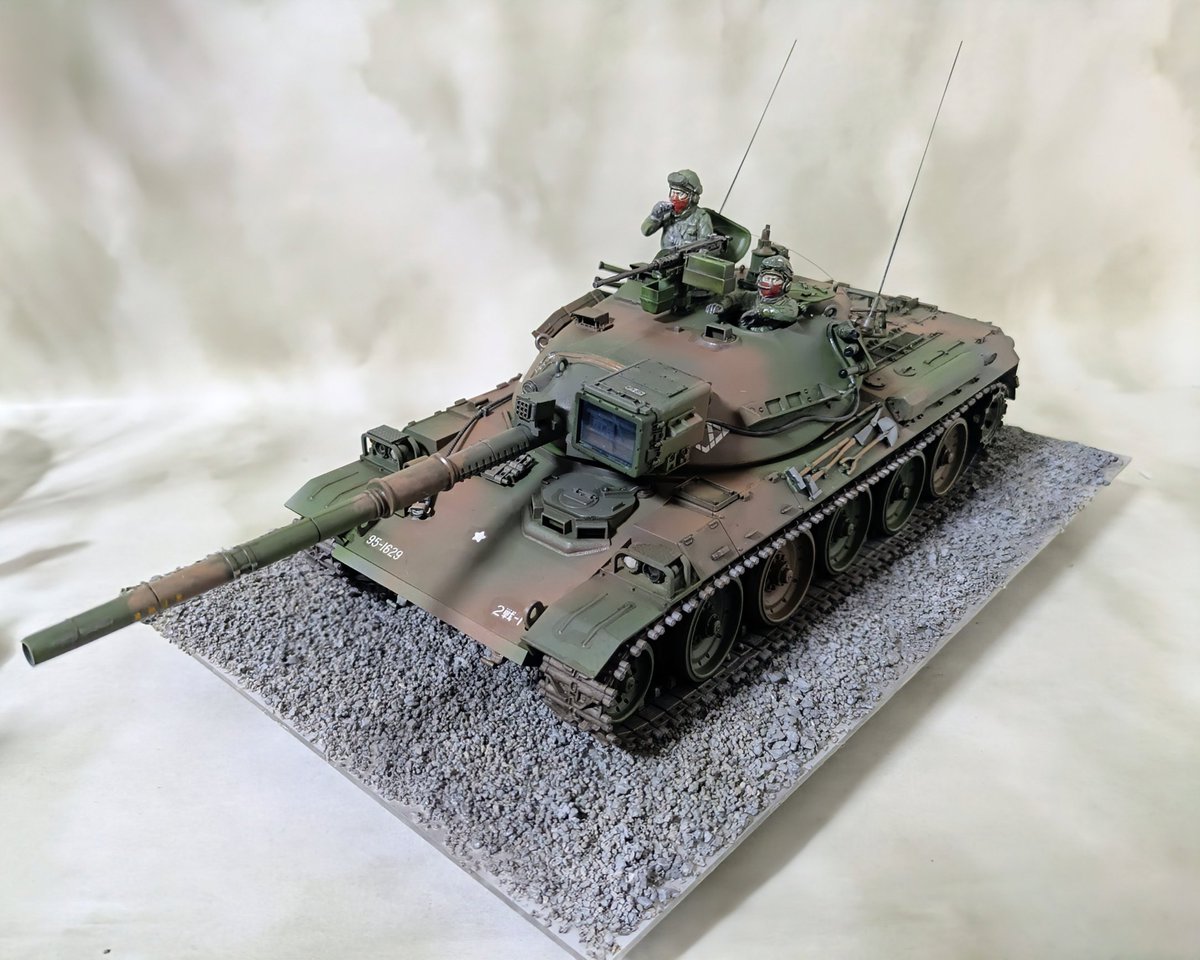 QzjtcXuzAU78311's tweet image. 74式（戦国自衛隊風」
出来ました_(._.)_
カッコイイ…
＃プラモデルライフ
＃74式