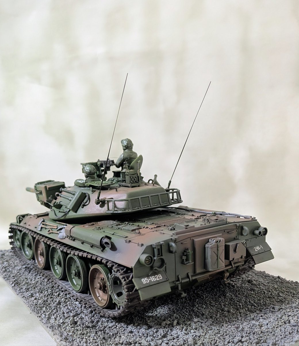 QzjtcXuzAU78311's tweet image. 74式（戦国自衛隊風」
出来ました_(._.)_
カッコイイ…
＃プラモデルライフ
＃74式