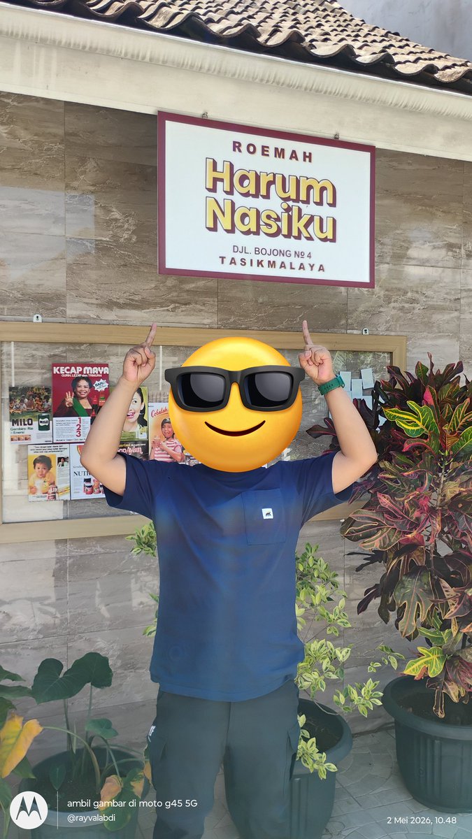 RayvalAbdi's tweet photo. Hari ini kembali ke Tasikmalaya, mampir ke tempat makan favorit @kemgelapan, Harum Nasiku!

Mengejutkan, ternyata tempatnya mudah ditemukan. Tempatnya cozy, memberi efek "feels like home", menunya enak dan terjangkau (pesan nasi daun jeruk dan pempek), rispek air minum gratisnya! https://t.co/rShHmjWNO4