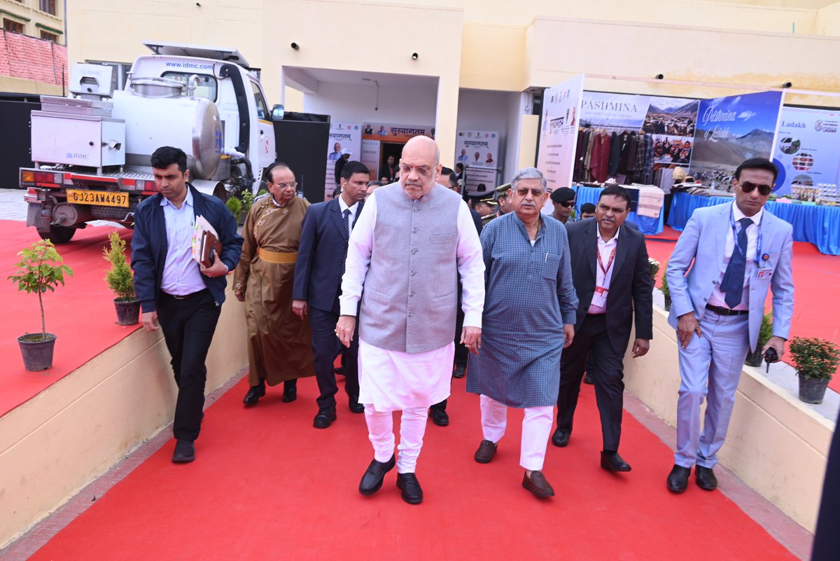 LadakhOma's tweet photo. Foundation Stone – Kargil Dairy Plant 🏗️🥛
The foundation stone of the Kargil Dairy Plant was laid in the presence of Hon’ble Union Home Minister Amit Shah, Union Minister Rajiv Ranjan Singh, NDDB Chairman Dr. Meenesh Shah and Hon’ble LG of Ladakh Vinai Kumar Saxena https://t.co/1jwO4cAWL1