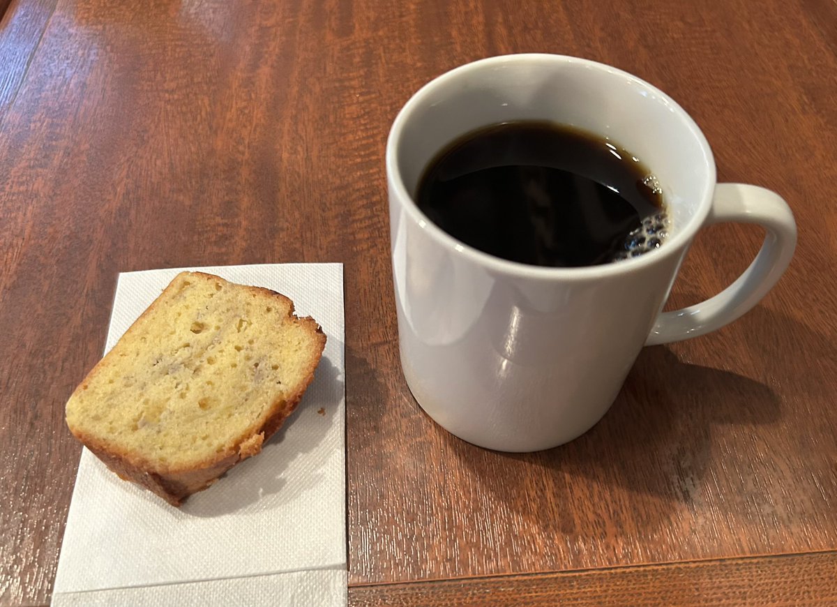 kisaragishow's tweet image. 京橋のBLESS COFFEEです、おからバナナパウンドケーキとブレンドコーヒー😋☕️

 #コーヒー #珈琲 #Coffee #cafe #café #京橋