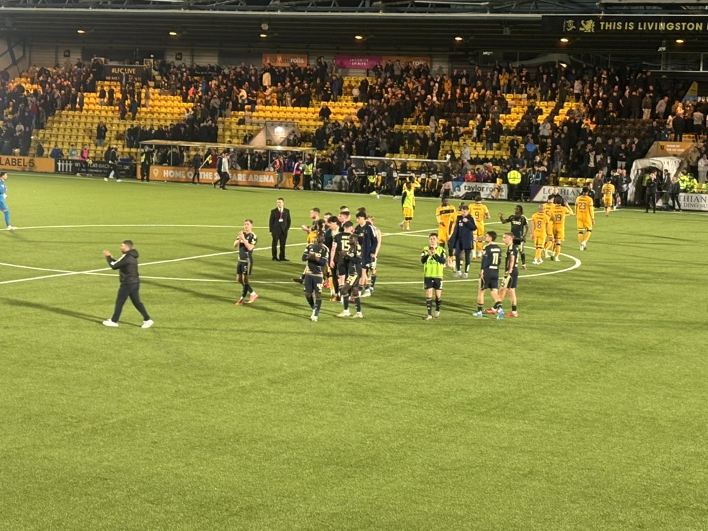 Witchy83's tweet photo. Game 64: Livi 2-2 Aberdeen.
Good first half, should have been well ahead. Poorer once Geiger went off. Nice wee afternoon/night in Livi. The last few games should be all about the fun times 🤩 #aimingfor70 https://t.co/wg9Qy8cd2T