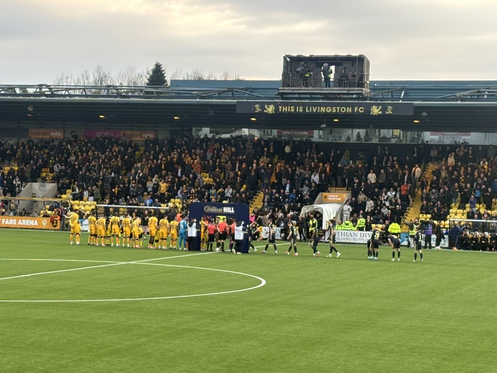 Witchy83's tweet photo. Game 64: Livi 2-2 Aberdeen.
Good first half, should have been well ahead. Poorer once Geiger went off. Nice wee afternoon/night in Livi. The last few games should be all about the fun times 🤩 #aimingfor70 https://t.co/wg9Qy8cd2T