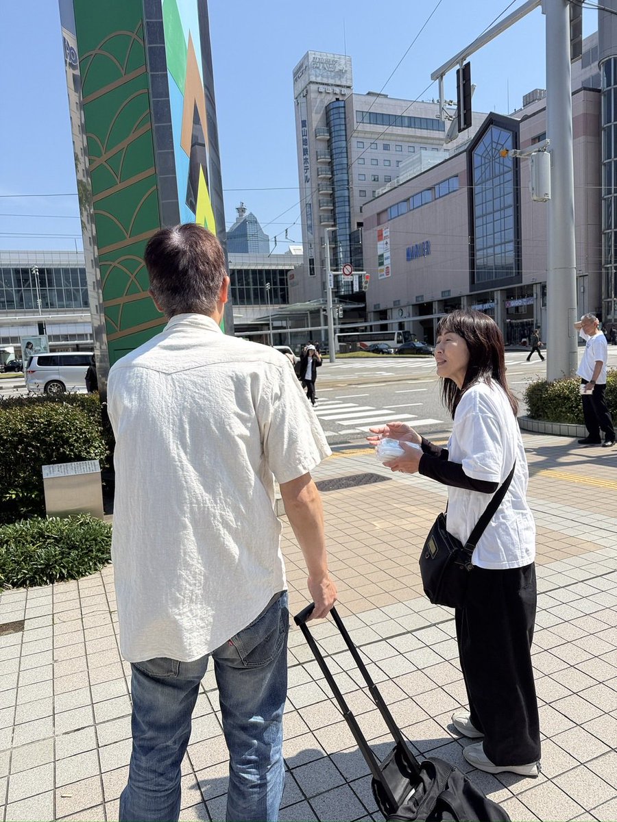 【家族の会　福井】
📢ギャンブル等依存症問題啓発週間📢

5/14〜5/20は #ギャンブル等依存症問題啓発週間 です。

これに合わせ、家族の会  福井も #富山駅前　にて、啓発グッズ配布キャンペーンを行いました。
たくさんの方が足を止めて受け取ってくださいました。ありがとうございました！