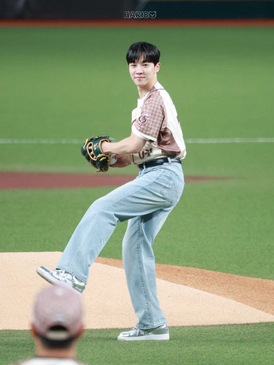haribo_rang's tweet image. 260502 타이강 호크스 시구 preview

⚾️⚾️ 시구 과정을 담아보았슨 ⚾️ ⚾️ 

#하이라이트 #비스트 #Highlight #Beast
#윤두준 #양요섭 #이기광 #손동운
#두준 #요섭 #기광 #동운
#DUJUN #YOSEOP #GIKWANG #DONGWOON