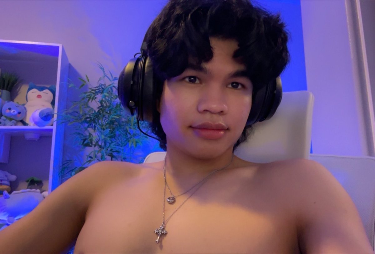 AntBlueberry's tweet image. The face vs the body | #gamer