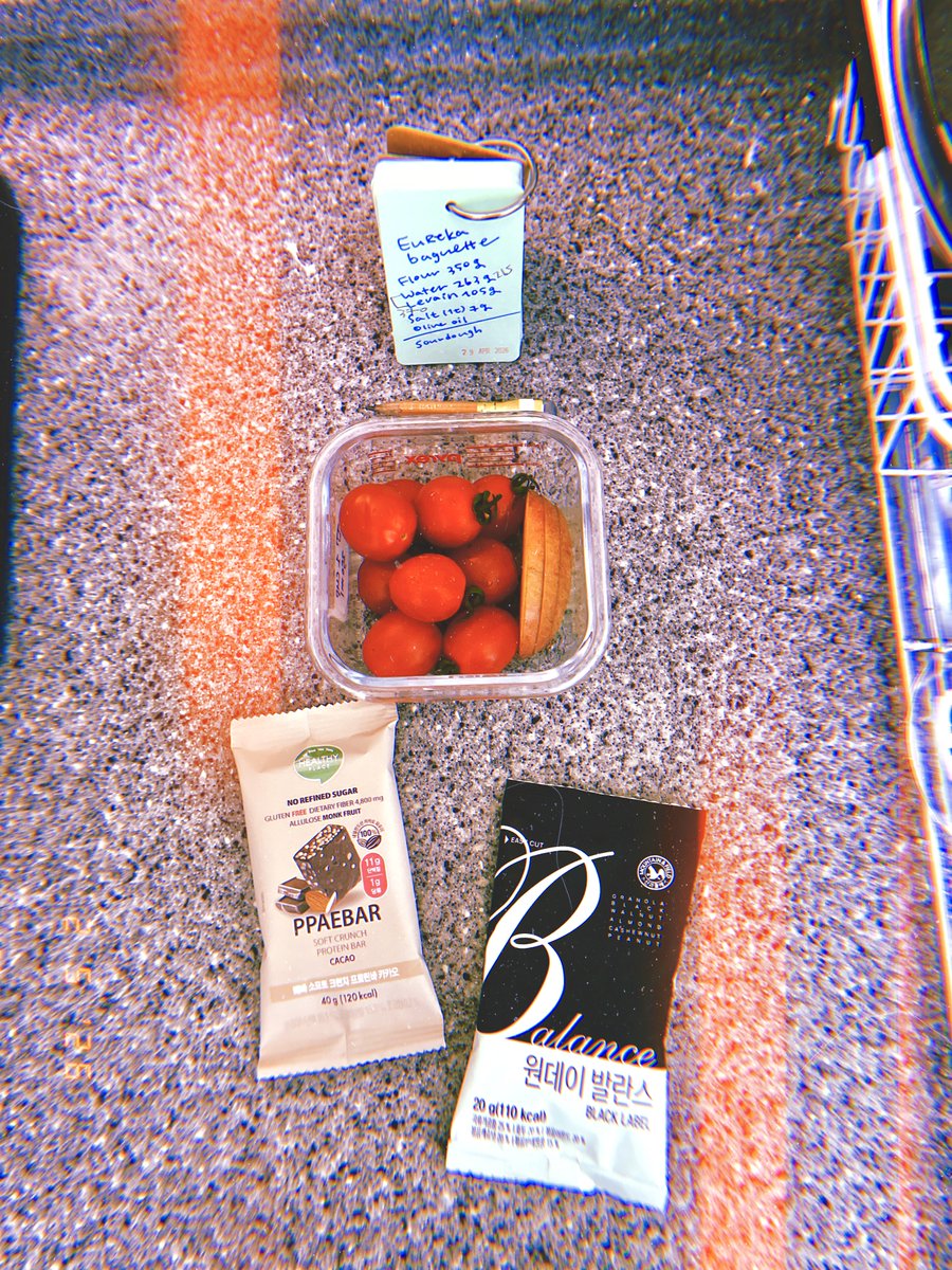 DrewVanilla_'s tweet photo. #4pm스낵 <견과류+그런치 프로틴바 카카오> 먹다가 <방울 토마토+사과+피넛버러> 추가 #May2 #saturday
#퇴근 🤸‍♂️ https://t.co/1yVy8CPyT7
