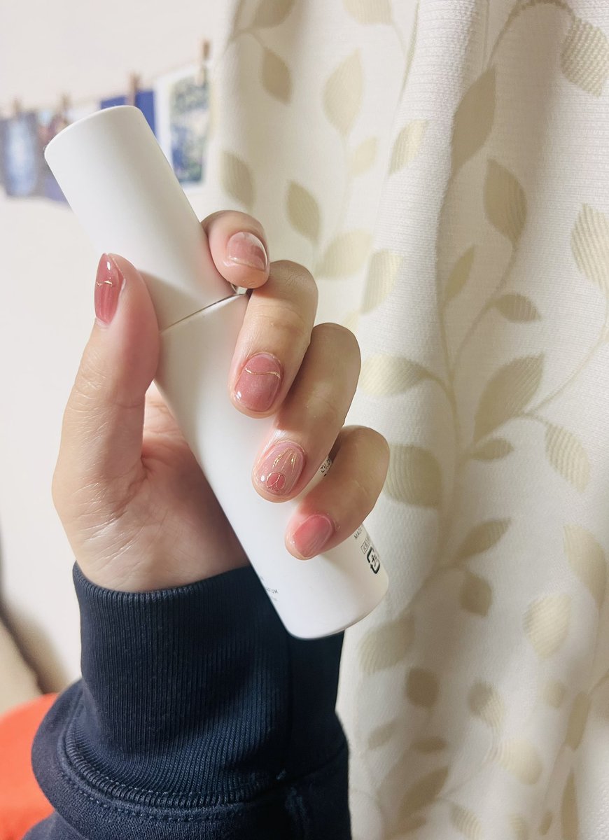 月栞 tweet media