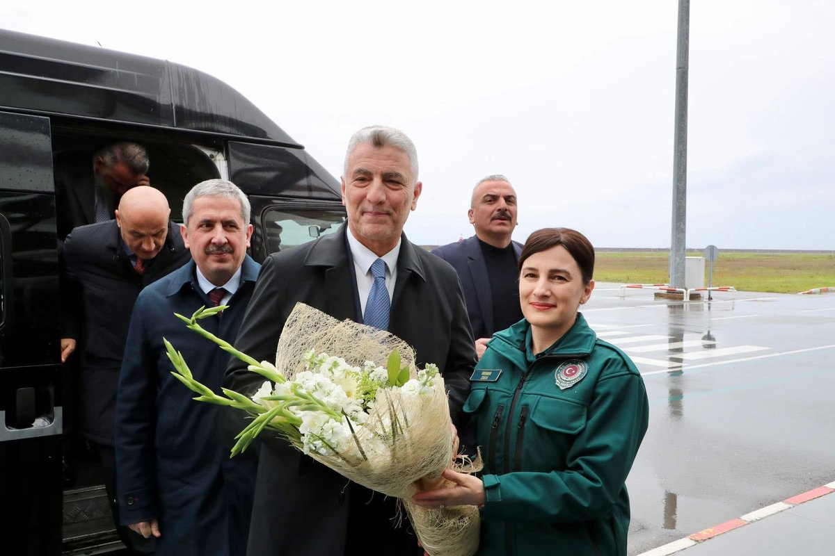 AKkadinordu's tweet photo. Ticaret Bakanımız Sayın Prof. Dr. Ömer Bolat’ı, ilimizde gerçekleştirecekleri çeşitli programlar kapsamında Ordu-Giresun Havalimanı’nda; Ordu Valimiz Sayın Muammer Erol, AK Parti Ordu Milletvekilimiz Sayın Mustafa Hamarat, İl Kadın Kolları Başkanımız Sayın Şeniz Eyigün ve kıymetli yönetim kurulu üyelerimizin katılımıyla karşıladık.

Nazik ziyaretleri ve ilimize gösterdikleri ilgi dolayısıyla Sayın Bakanımıza teşekkür ediyor, programlarının şehrimiz için hayırlara vesile olmasını temenni ediyoruz.