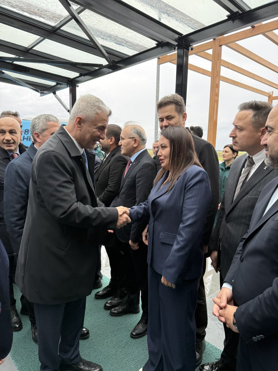 AKkadinordu's tweet photo. Ticaret Bakanımız Sayın Prof. Dr. Ömer Bolat’ı, ilimizde gerçekleştirecekleri çeşitli programlar kapsamında Ordu-Giresun Havalimanı’nda; Ordu Valimiz Sayın Muammer Erol, AK Parti Ordu Milletvekilimiz Sayın Mustafa Hamarat, İl Kadın Kolları Başkanımız Sayın Şeniz Eyigün ve kıymetli yönetim kurulu üyelerimizin katılımıyla karşıladık.

Nazik ziyaretleri ve ilimize gösterdikleri ilgi dolayısıyla Sayın Bakanımıza teşekkür ediyor, programlarının şehrimiz için hayırlara vesile olmasını temenni ediyoruz.