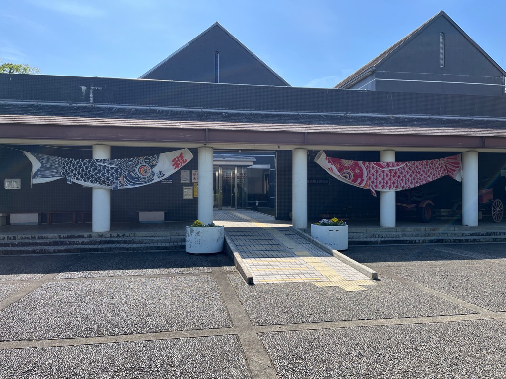 sode_haku's tweet photo. 【端午の節句のお飾り展示中】
旧進藤家住宅と本館そではくのもりに五月人形をはじめとしたお飾りを展示しています。
ゴールデンウィークのお出かけに是非いらしてください！

#端午の節句 #展示 #五月人形 #そではく https://t.co/QcIDM5avZr