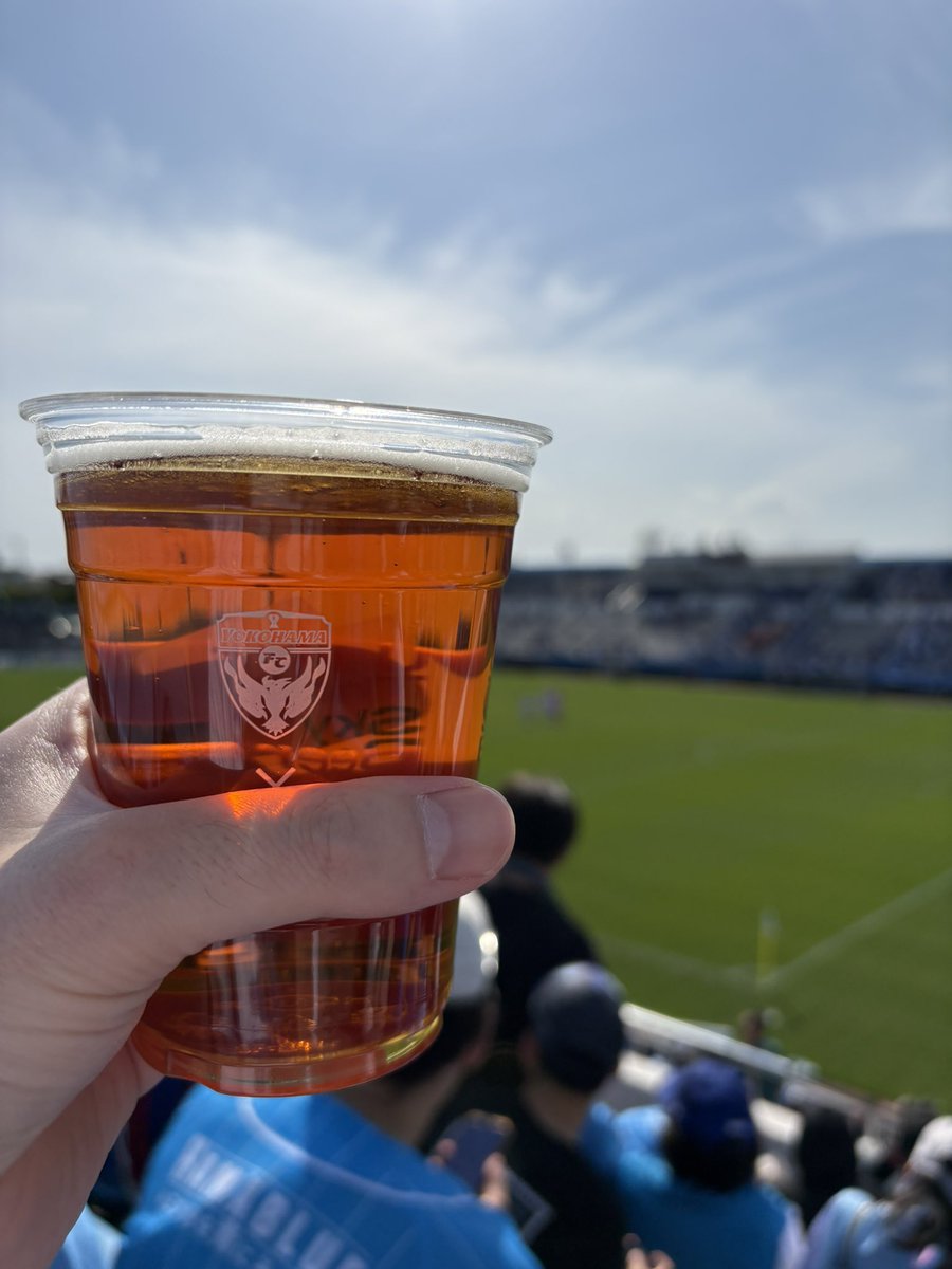 asksask's tweet photo. 久々の観戦。横浜FC vs SC相模原
前半0-3負けからの、後半アディショナルタイムで3-3に追いついた瞬間の熱狂やばかった。脳汁でまくり。残念ながらPKで負けたが https://t.co/sYkIRwYEaA