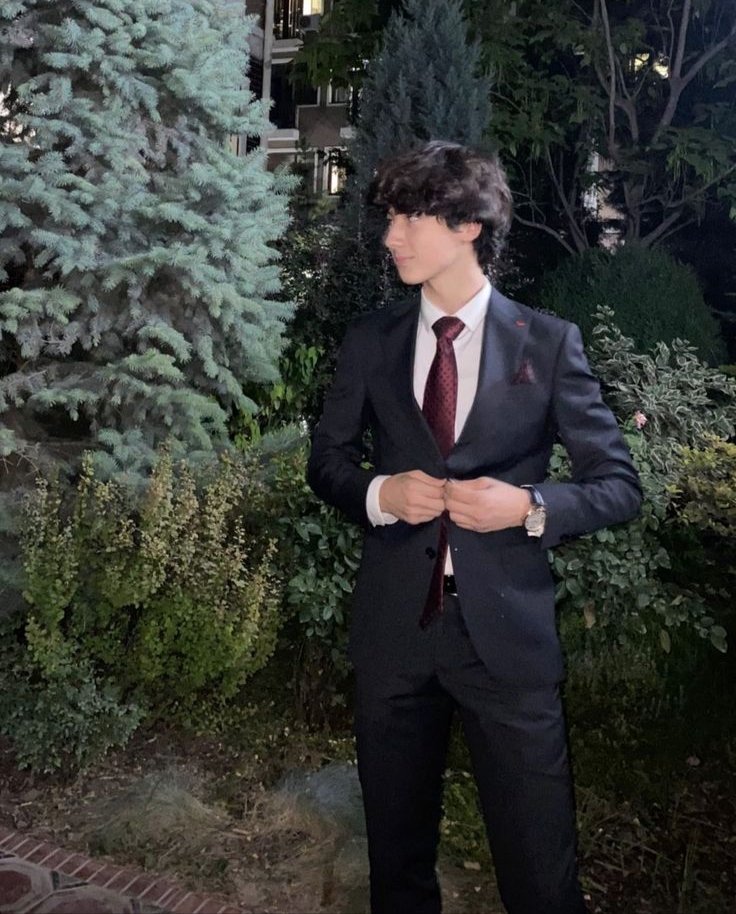 LadsInSuits tweet media