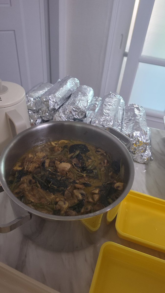 Knitting_w_Food's tweet photo. 이번에 바트르랑 6.7리터 곰솥 샀는데 아주 유용.. 요리가 한결 수월! https://t.co/WyXzhT6mpc