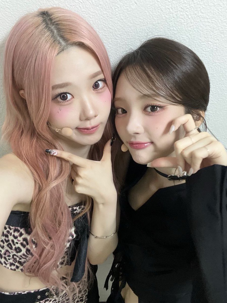 clikeyproject's tweet image. ohh CHAEWON supporting her friend E.JI’s song💖💖💖😍

#ICHILLIN #아이칠린 #CLASSy #클라씨