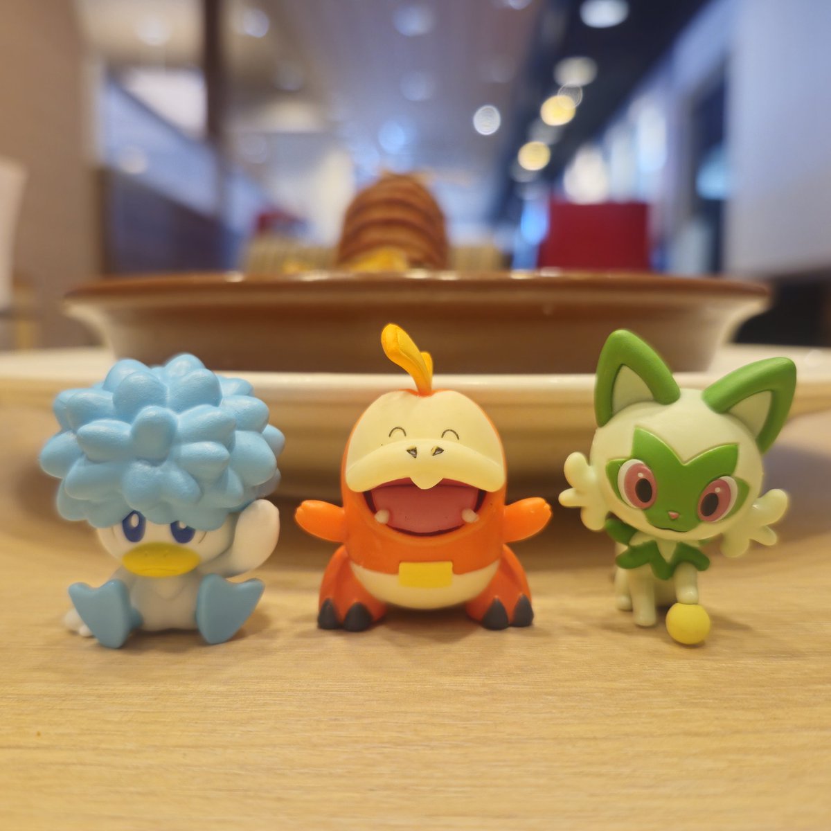 昨日無印のヒトカゲ回見てて「まってヒトカゲの元持ち主の声緑川さんやんわかりやすすぎる好き」と一人テンションあがってタイムリーでした
フォッコがすごいところに居たの面白くて笑いました
うちにいる御三家連れてきたけど高さが低すぎて撮るの難しかったです
全部かわいいからOK