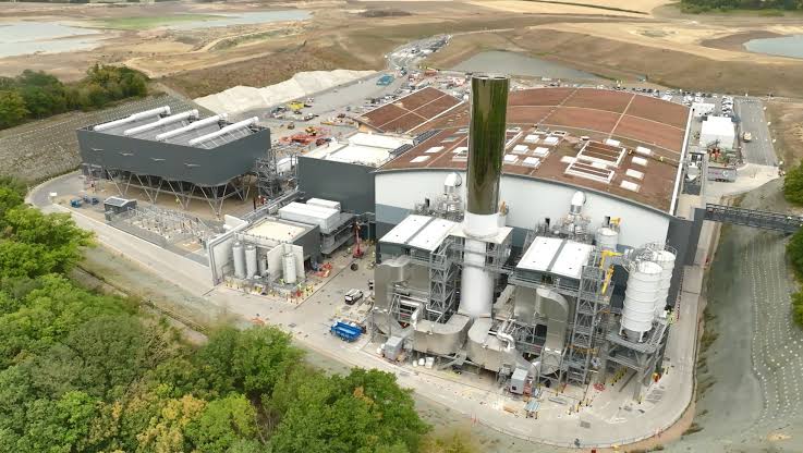 The newly handed-over Rivenhall Integrated Waste Management Facility (IWMF) in the UK serves as a major sustainable energy hub, processing up to 595,000 tonnes of non-recyclable waste annually to reduce landfill reliance.The facility generates 55MW of electricity with future