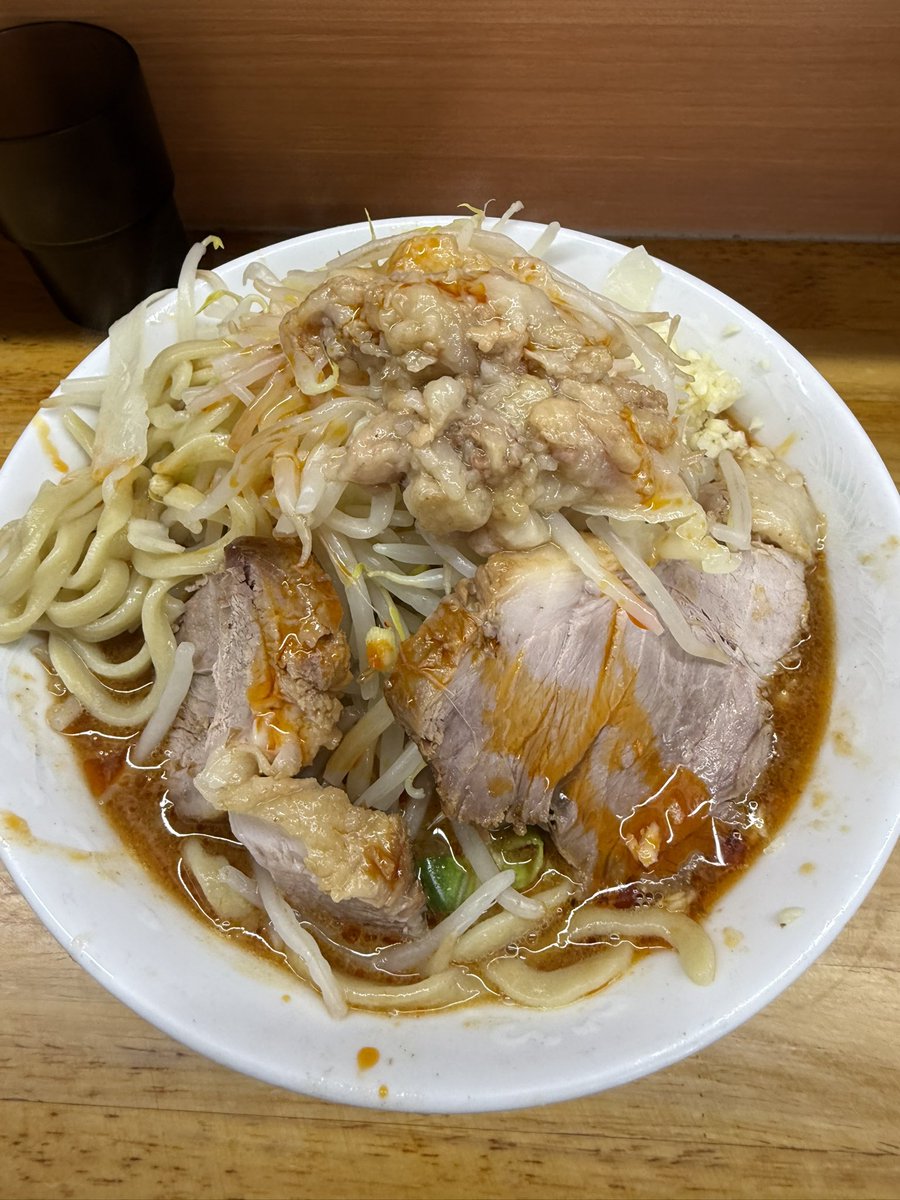 66Saito's tweet photo. 何年振りかのGW休みに突入！
初日の今日はT2をランチで🍜
ラーメン二郎立川店さんは結構何かしらの期間限定メニューがあるよう👀
胡麻の風味が効いてて美味でした✌️

#ラーメン 
#ラーメン二郎 
#ラーメン二郎立川店 
#T2 
#担々麺 https://t.co/KpzKnyTaTZ